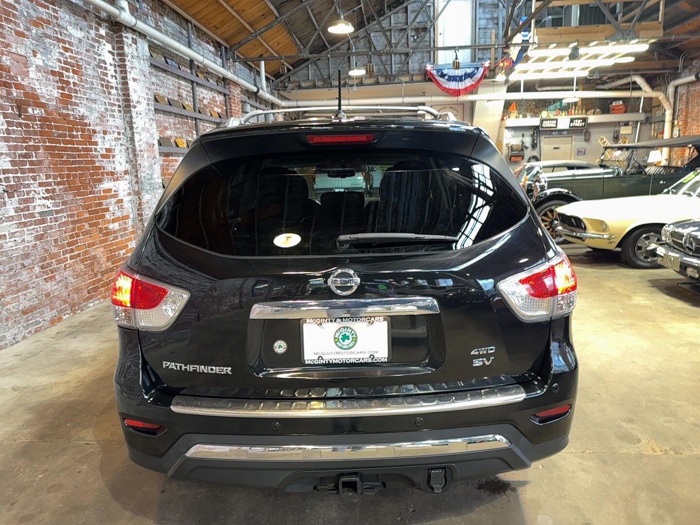 2016 Nissan Pathfinder SV photo 4