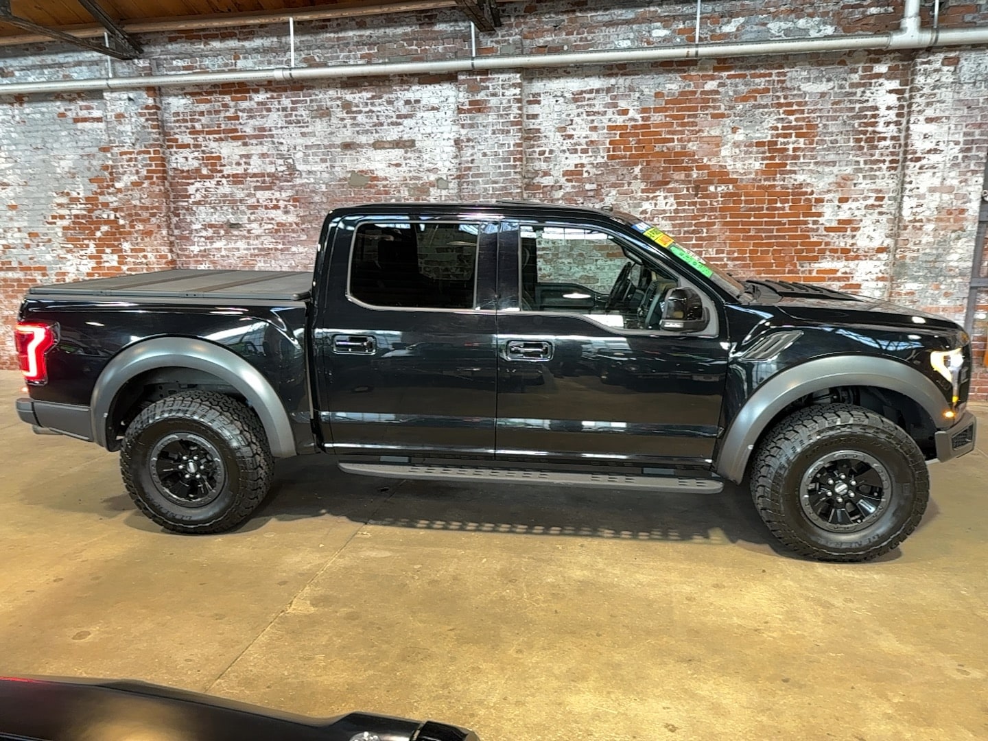 2018 Ford F-150 Raptor - Photo 2