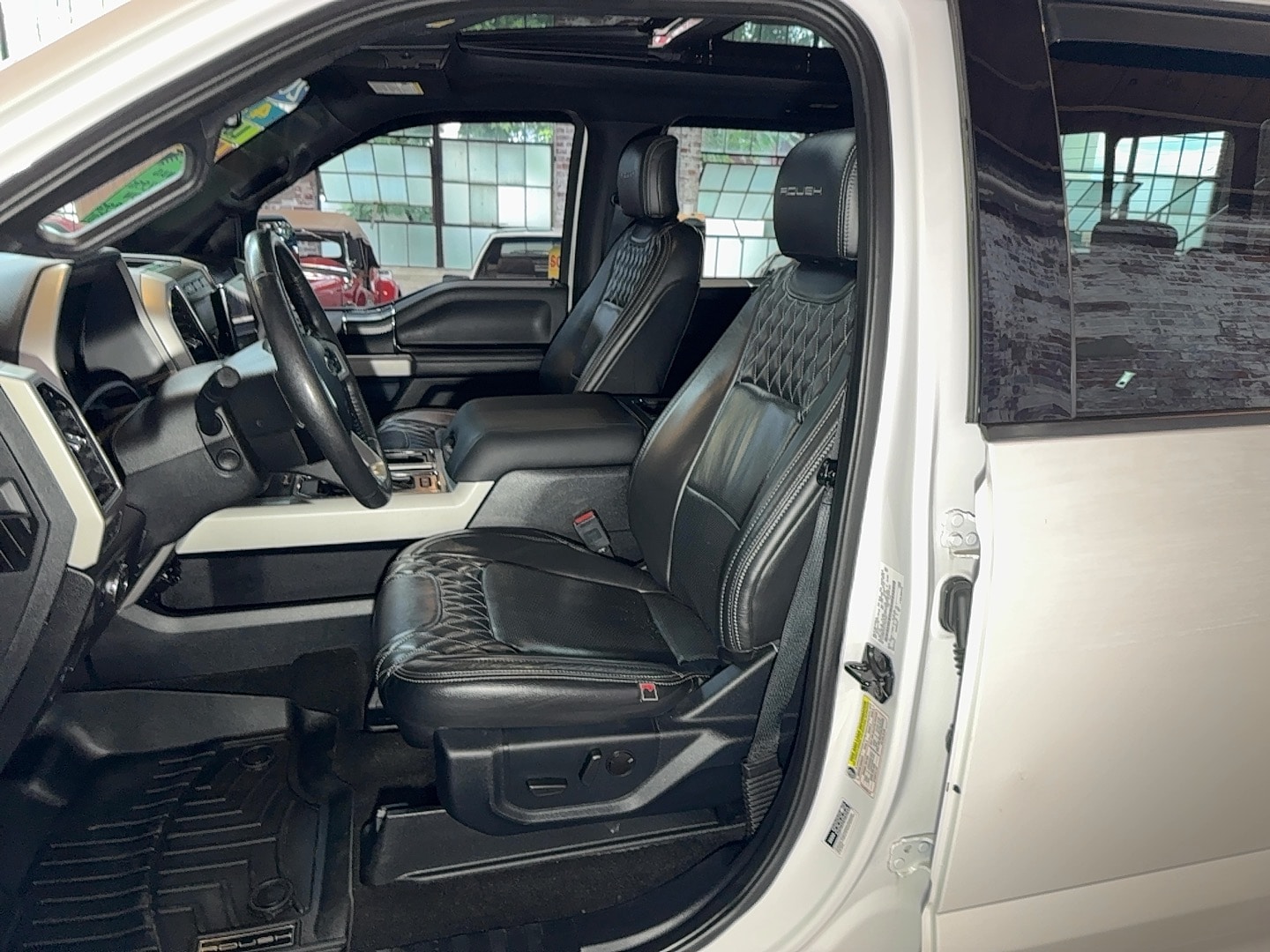 2020 Ford F-150 Lariat - Photo 11