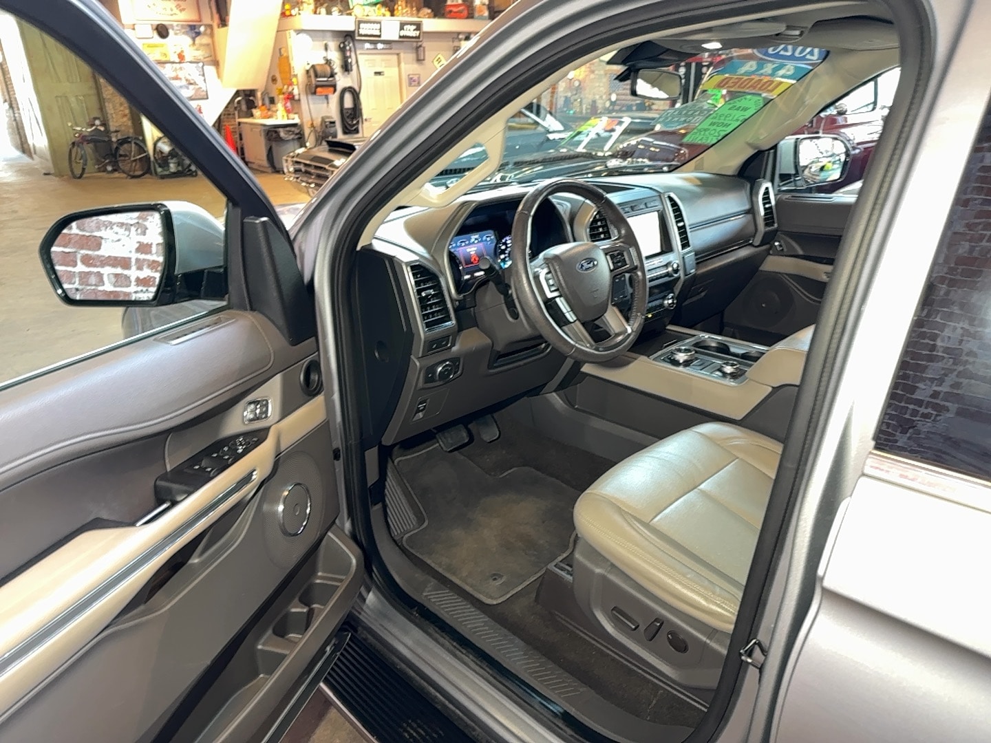 2020 Ford Expedition XLT - Photo 12