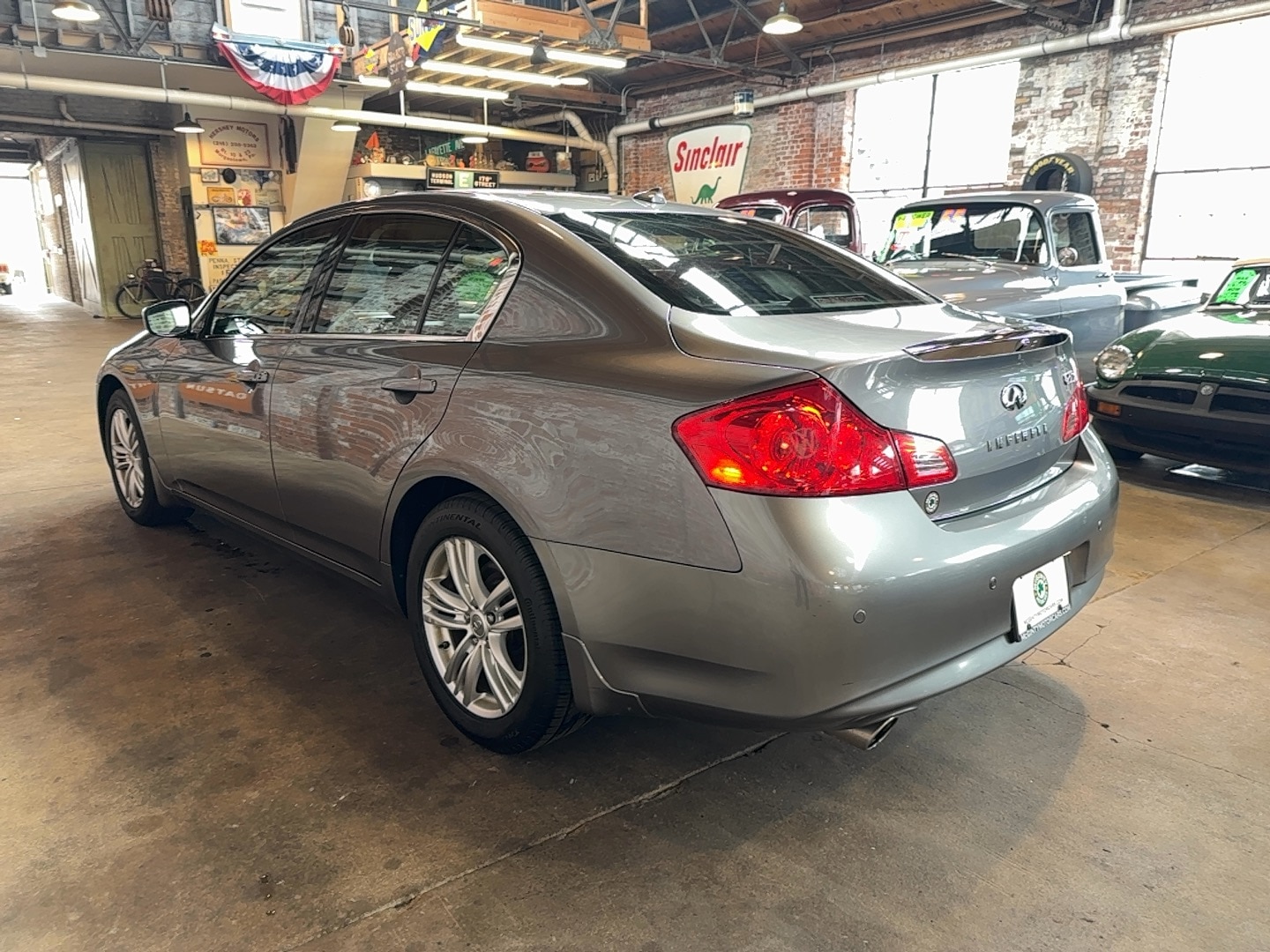 View vehicle photo 4