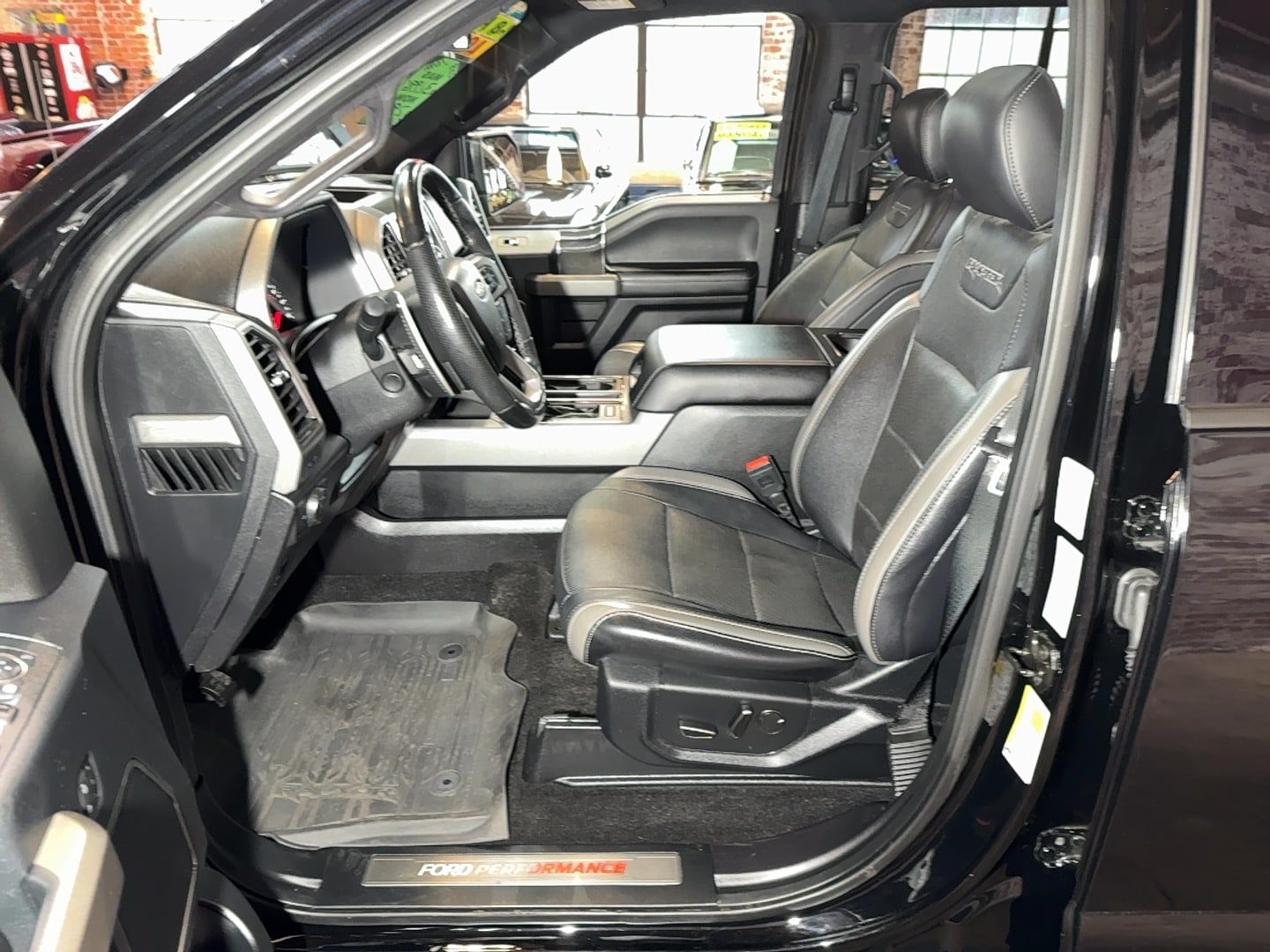2018 Ford F-150 Raptor - Photo 12