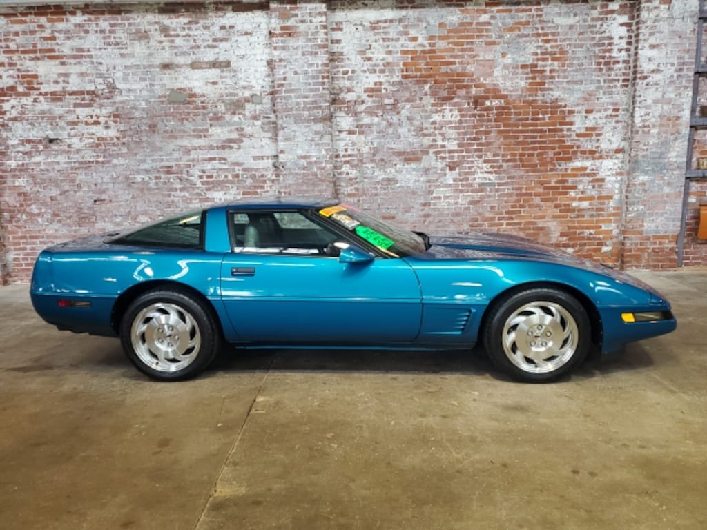 Used 1995 Chevrolet Corvette Base Coupe