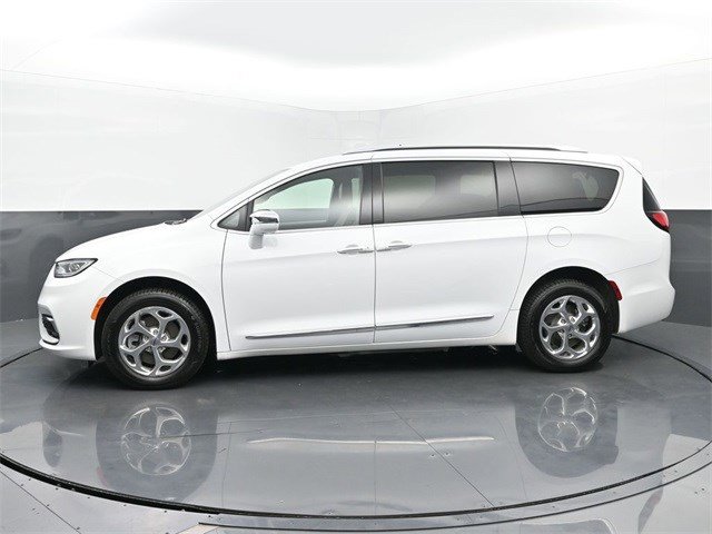 Used 2021 Chrysler Pacifica Limited with VIN 2C4RC3GG6MR574181 for sale in Kokomo, IN