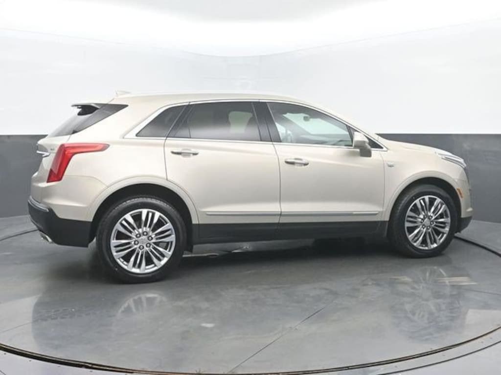 Used 2017 CADILLAC XT5 Premium Luxury FWD SUV