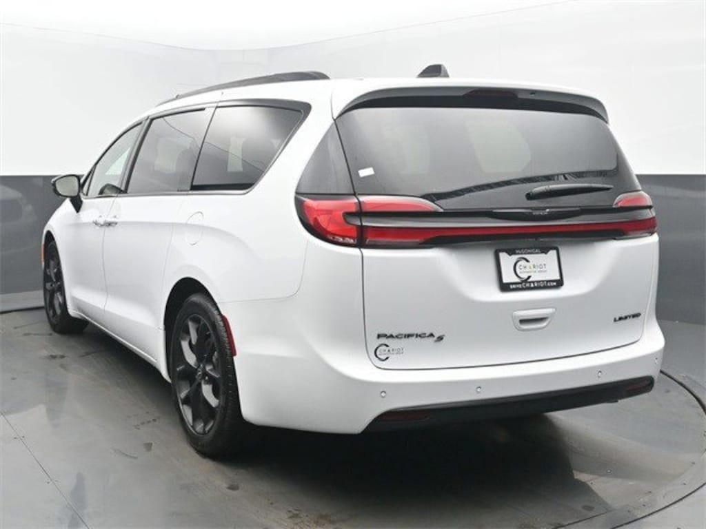 Used 2025 Chrysler Pacifica Limited