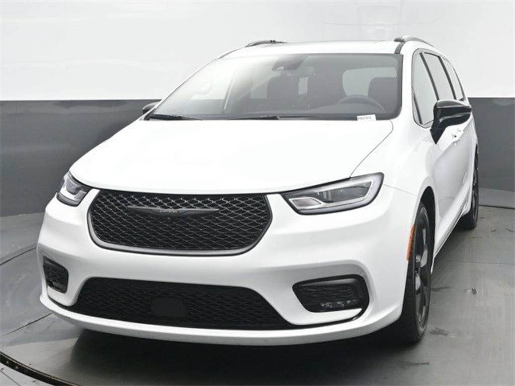 Used 2025 Chrysler Pacifica Limited