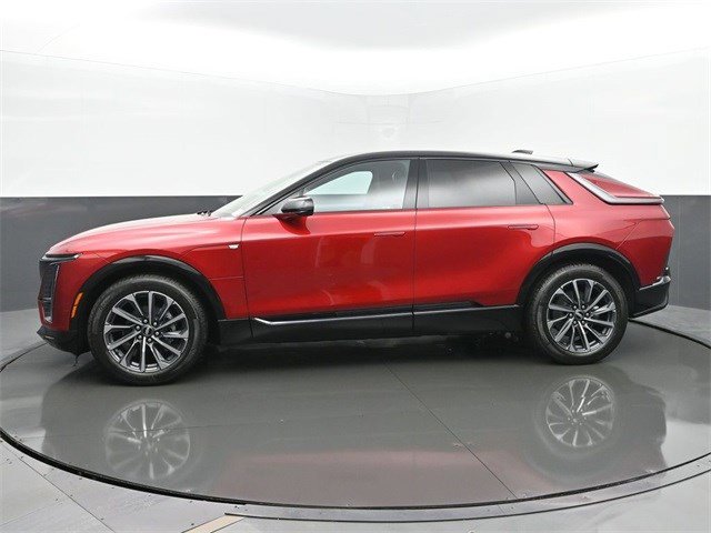 2025 Cadillac Lyriq Sport photo 2