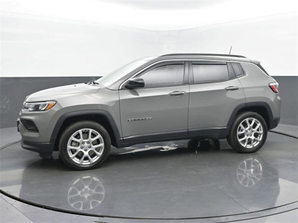 Used 2024 Jeep Compass Latitude Lux