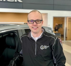 Staff member TRAVIS SHEDRON from ID_f6cbcfe676b3