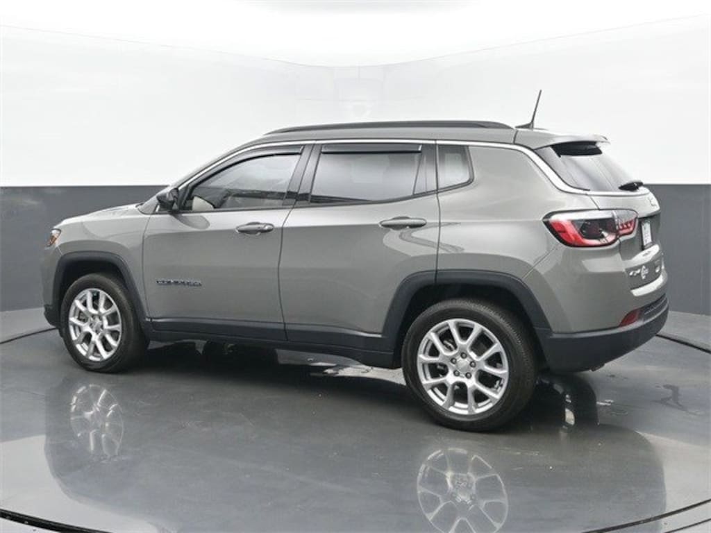 Used 2024 Jeep Compass Latitude Lux