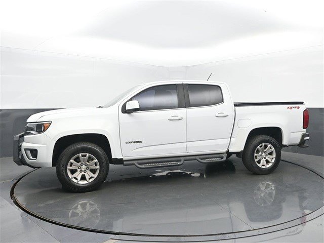 2017 Chevrolet Colorado LT photo 2