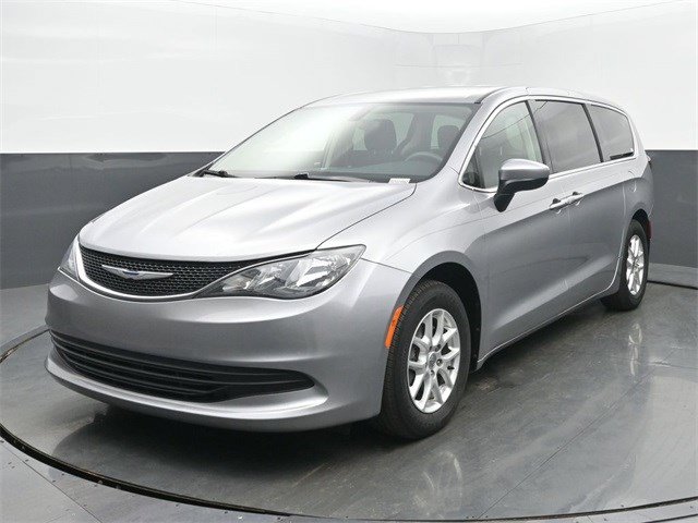 2018 Chrysler Pacifica LX's photo