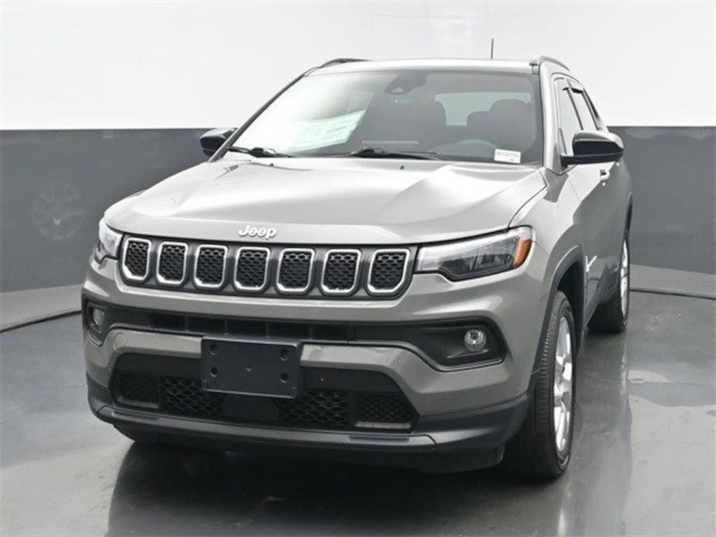 Used 2024 Jeep Compass Latitude Lux