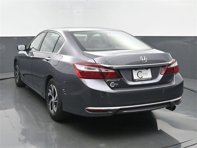 2017 Honda Accord LX photo 4