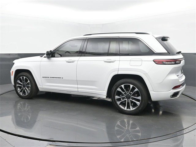 2023 Jeep Grand Cherokee Overland photo 3