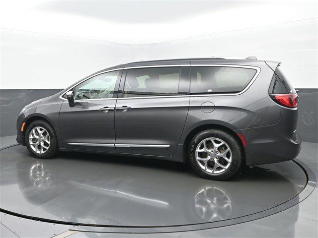 2019 Chrysler Pacifica Limited photo 3