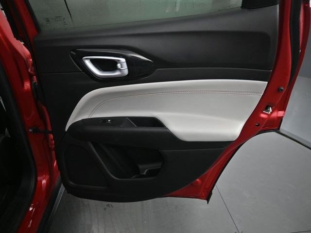 2025 Jeep Compass Limited - Photo 16