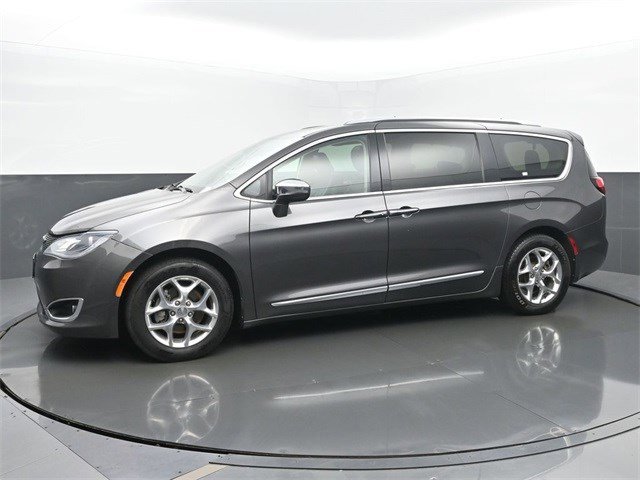 2019 Chrysler Pacifica Limited photo 2