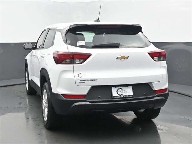 2021 Chevrolet Trailblazer LS photo 3