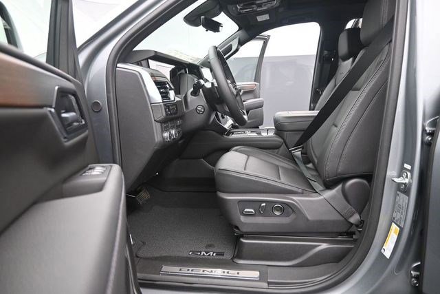 2026 GMC Yukon XL Denali - Photo 10