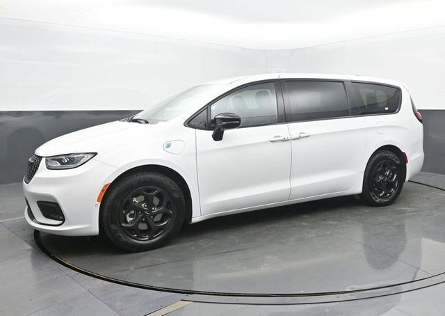 Used 2024 Chrysler Pacifica PHEV Select with VIN 2C4RC1S71RR160941 for sale in Kokomo, IN