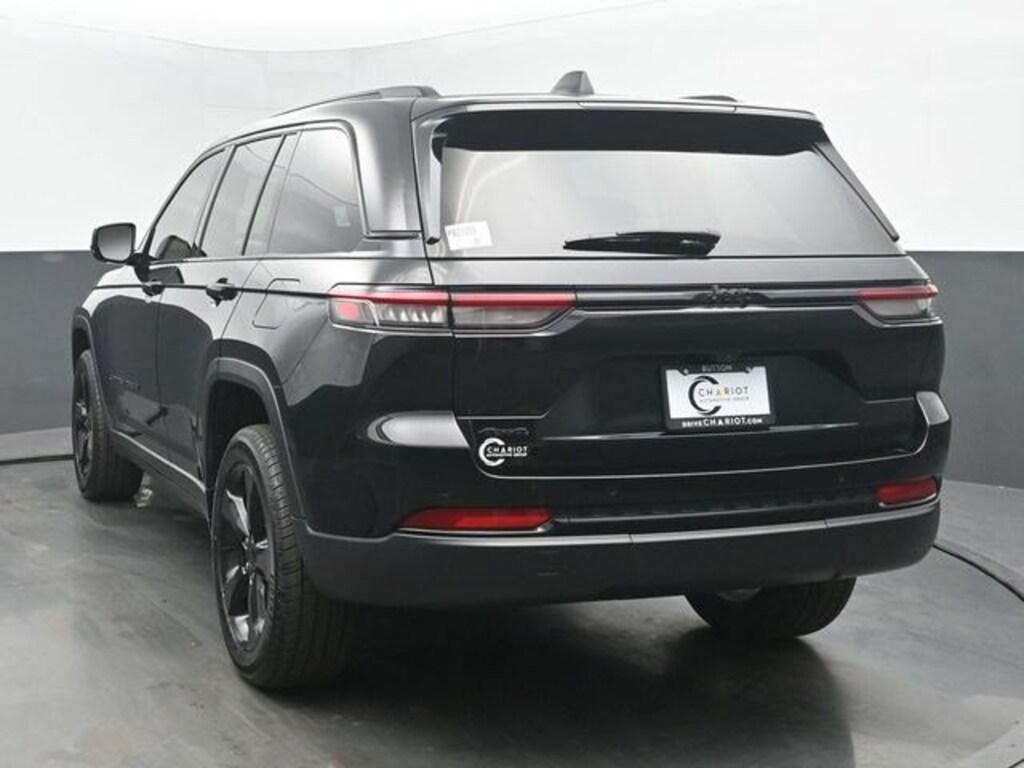 Used 2023 Jeep Grand Cherokee Altitude 4x4 SUV