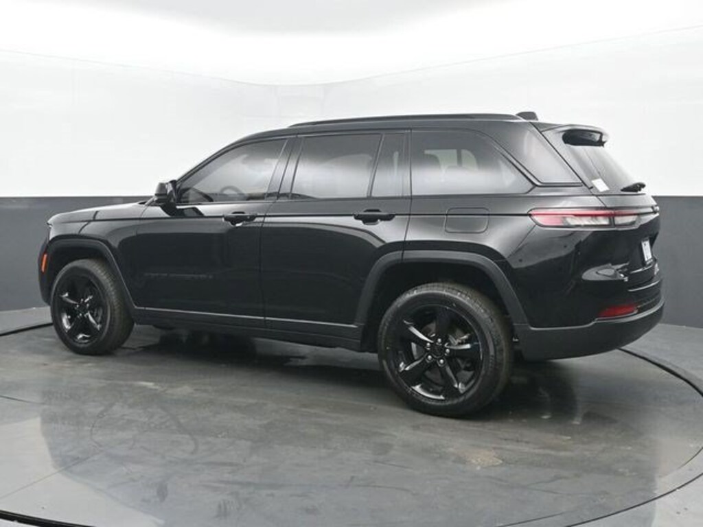 Used 2023 Jeep Grand Cherokee Altitude 4x4 SUV