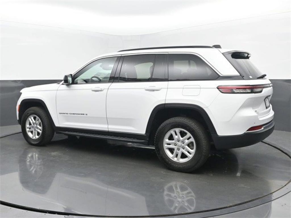 Used 2024 Jeep Grand Cherokee Laredo SUV