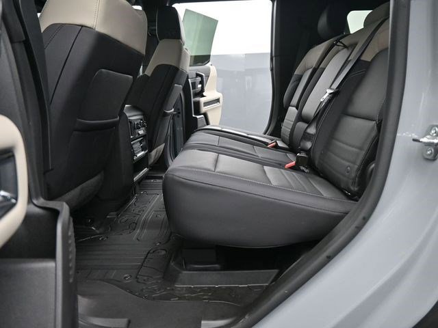 2026 GMC HUMMER EV 2X - Photo 13