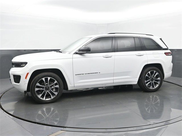 2023 Jeep Grand Cherokee Overland photo 2