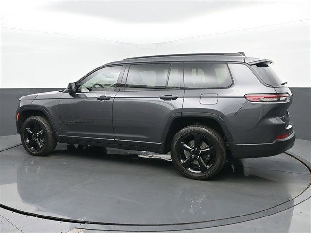 2023 Jeep Grand Cherokee Altitude photo 3