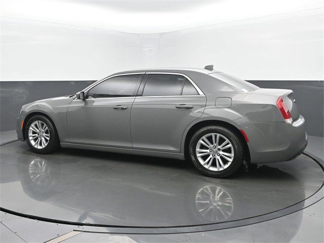 2019 Chrysler 300 Touring L photo 3