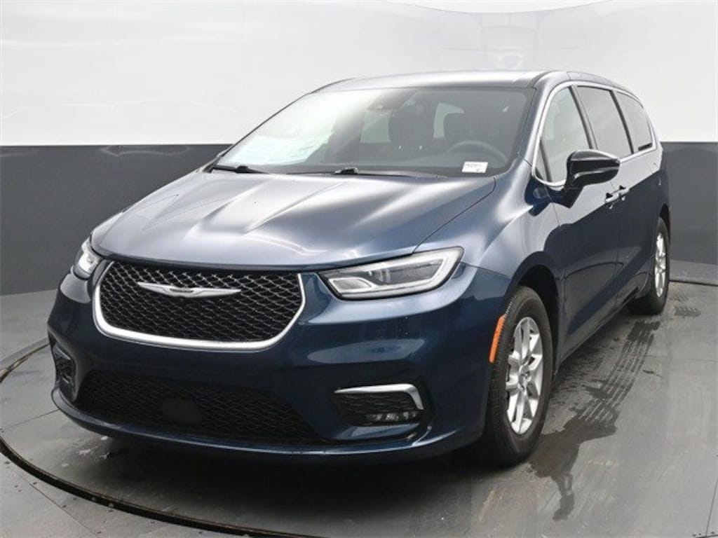 Used 2025 Chrysler Pacifica Select Van Passenger Van