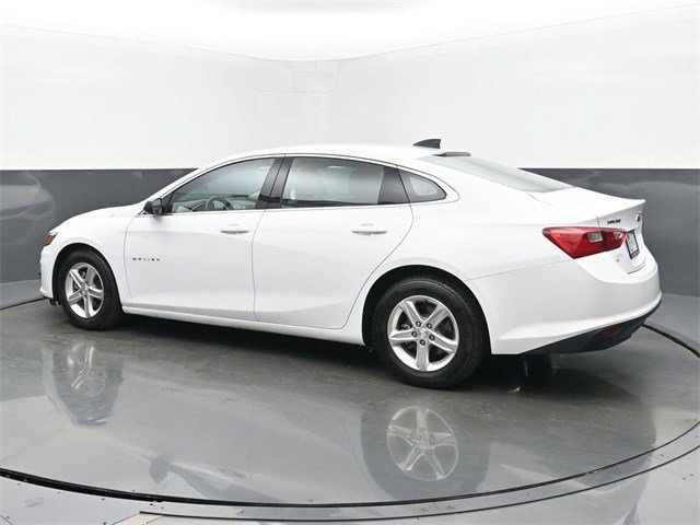 2023 Chevrolet Malibu LS photo 3