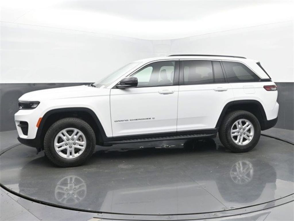 Used 2024 Jeep Grand Cherokee Laredo SUV