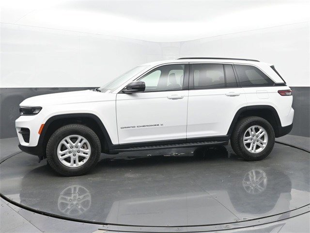 2024 Jeep Grand Cherokee Laredo photo 2