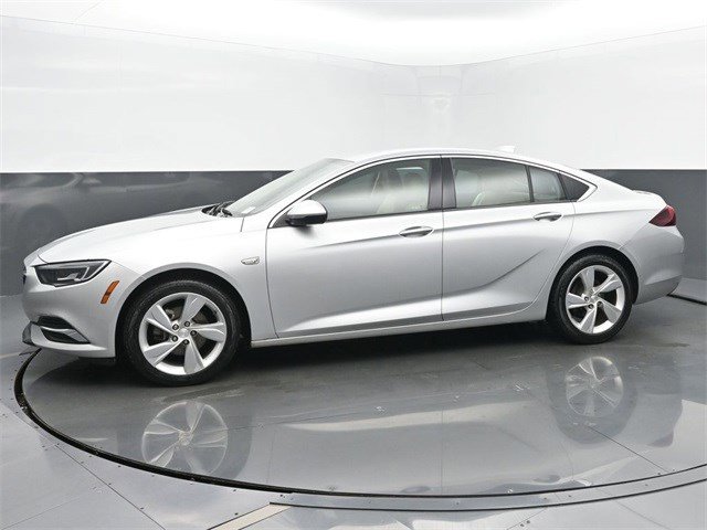 2018 Buick Regal Sportback Preferred photo 2