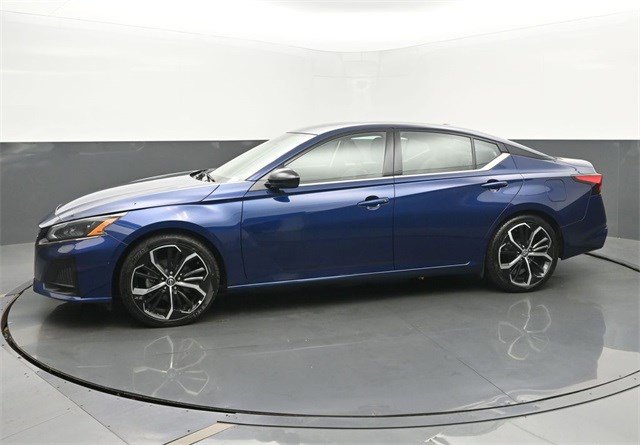 2023 Nissan Altima 2.5 SR photo 2