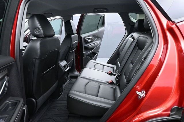 2024 GMC Terrain SLT - Photo 13
