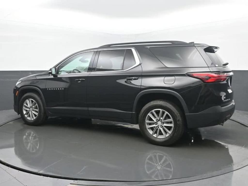 Used 2023 Chevrolet Traverse LT Cloth SUV