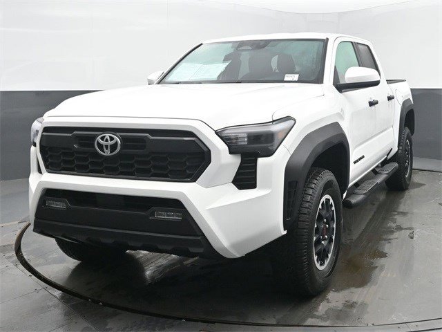 2025 Toyota Tacoma SR5's photo