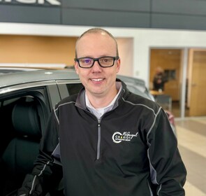 Staff member TRAVIS SHEDRON from ID_999574d051dd