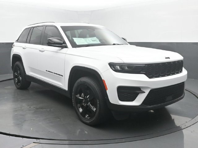Used 2023 Jeep Grand Cherokee Altitude SUV