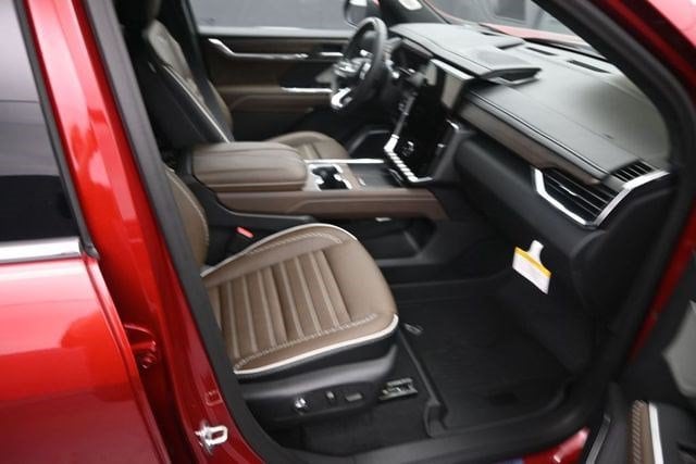 2026 GMC Acadia Denali Ultimate - Photo 10