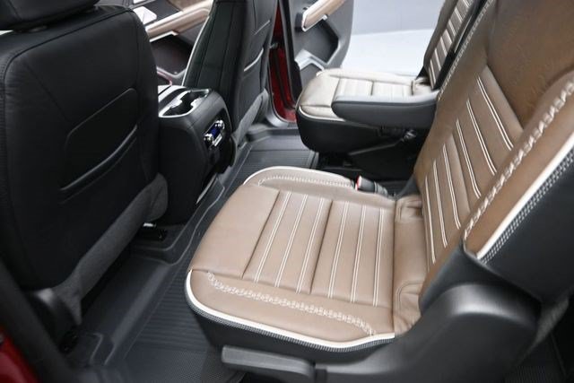 2026 GMC Acadia Denali Ultimate - Photo 17