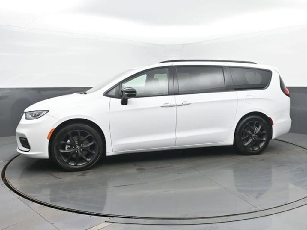 Used 2025 Chrysler Pacifica Limited Van Passenger Van
