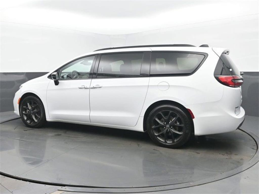 Used 2025 Chrysler Pacifica Limited Van Passenger Van