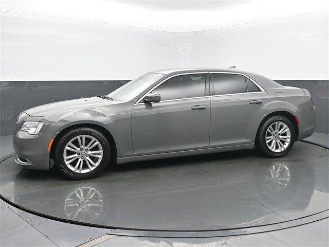 2019 Chrysler 300 Touring L photo 2