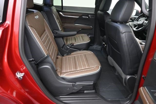 2026 GMC Acadia Denali Ultimate - Photo 13